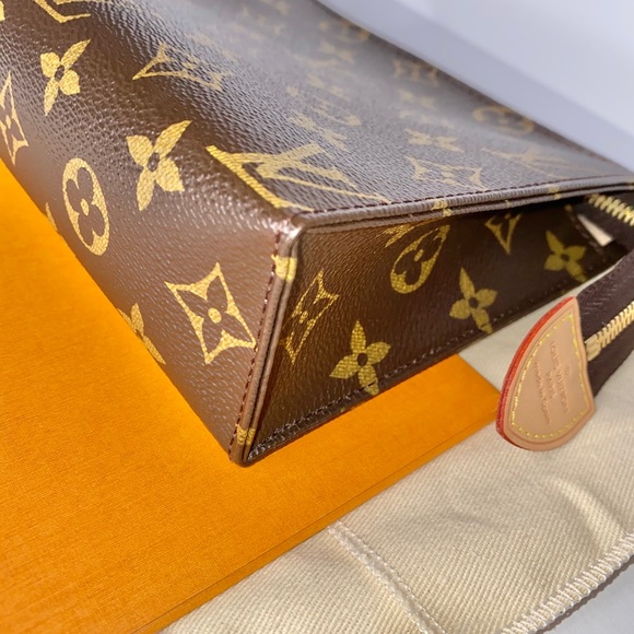 ❌SOLD ❌Toiletry 19 - Picture 6 of 15